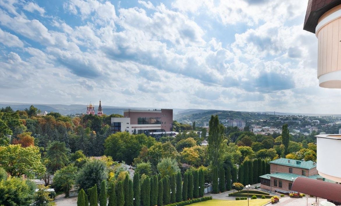 rooms-люкс-с-балконом-двухместный-корпус-люкс