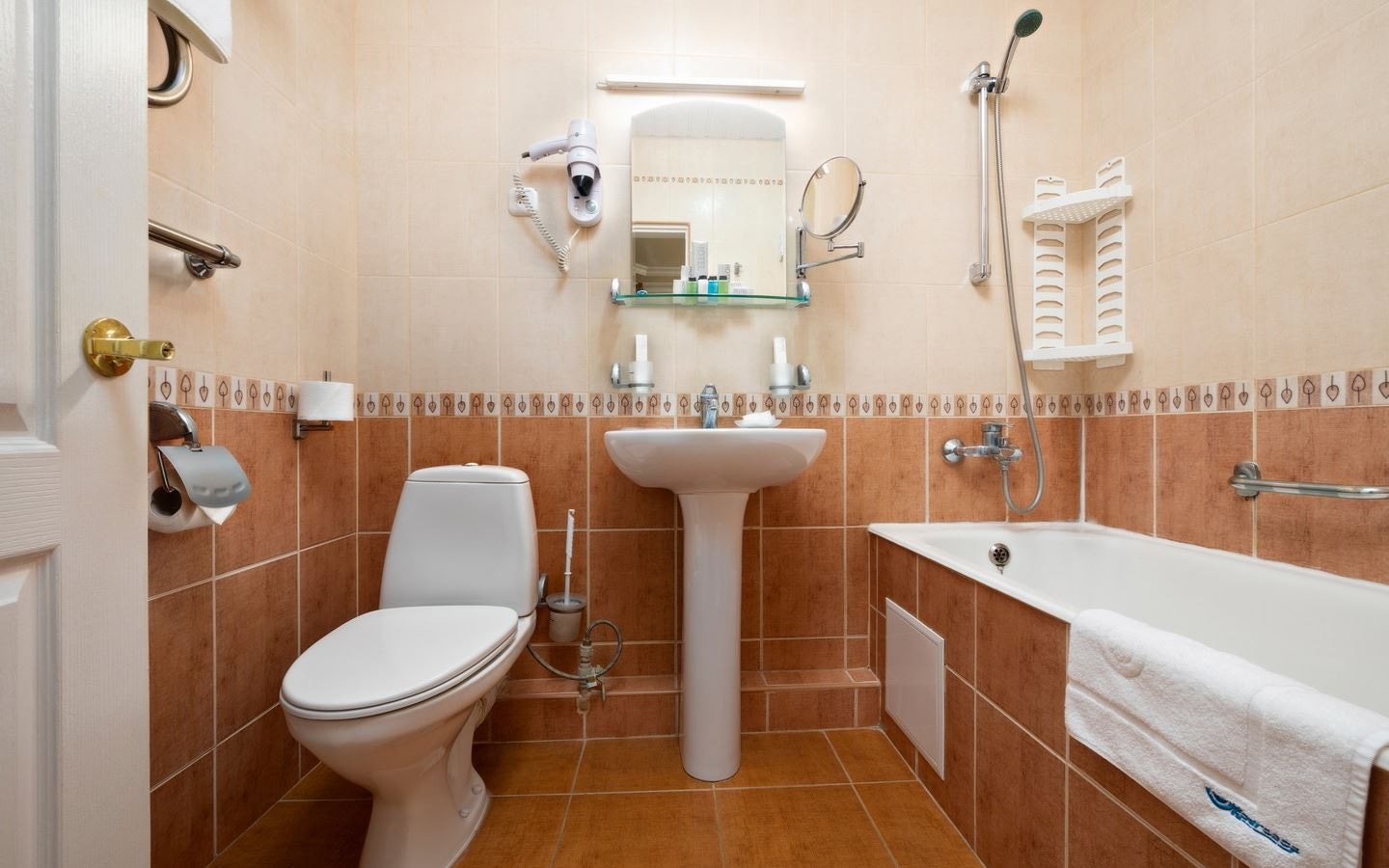 rooms-luxestudio-building-luxe