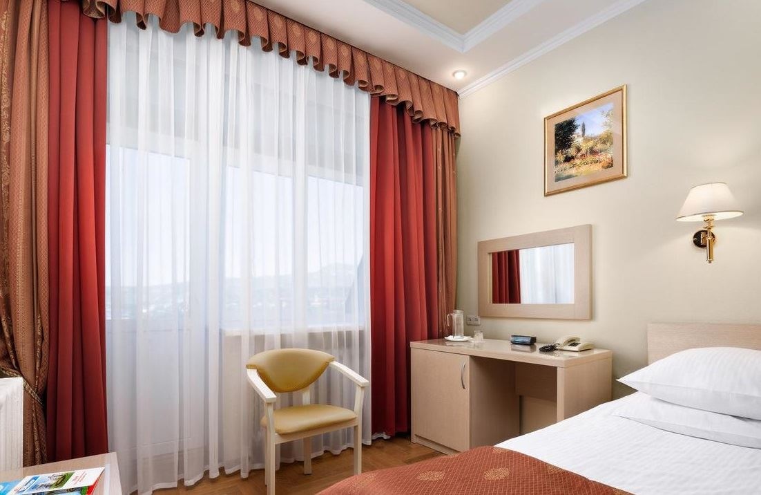 rooms-single-main-building