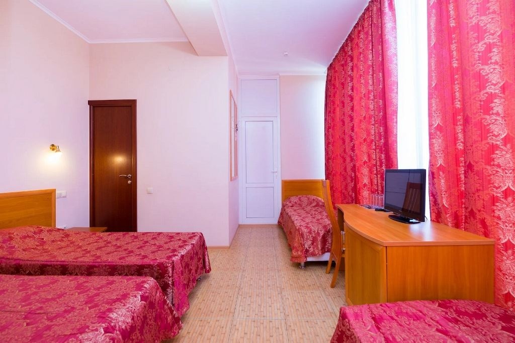 rooms-standart-for-4-persons-balcony