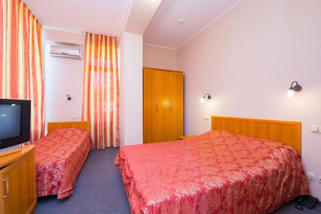 rooms-triple-balcony