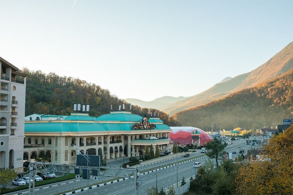 rooms-luxe-with-balcony