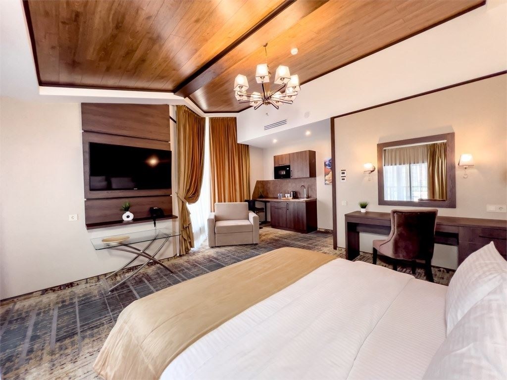 rooms-luxe-with-balcony-2