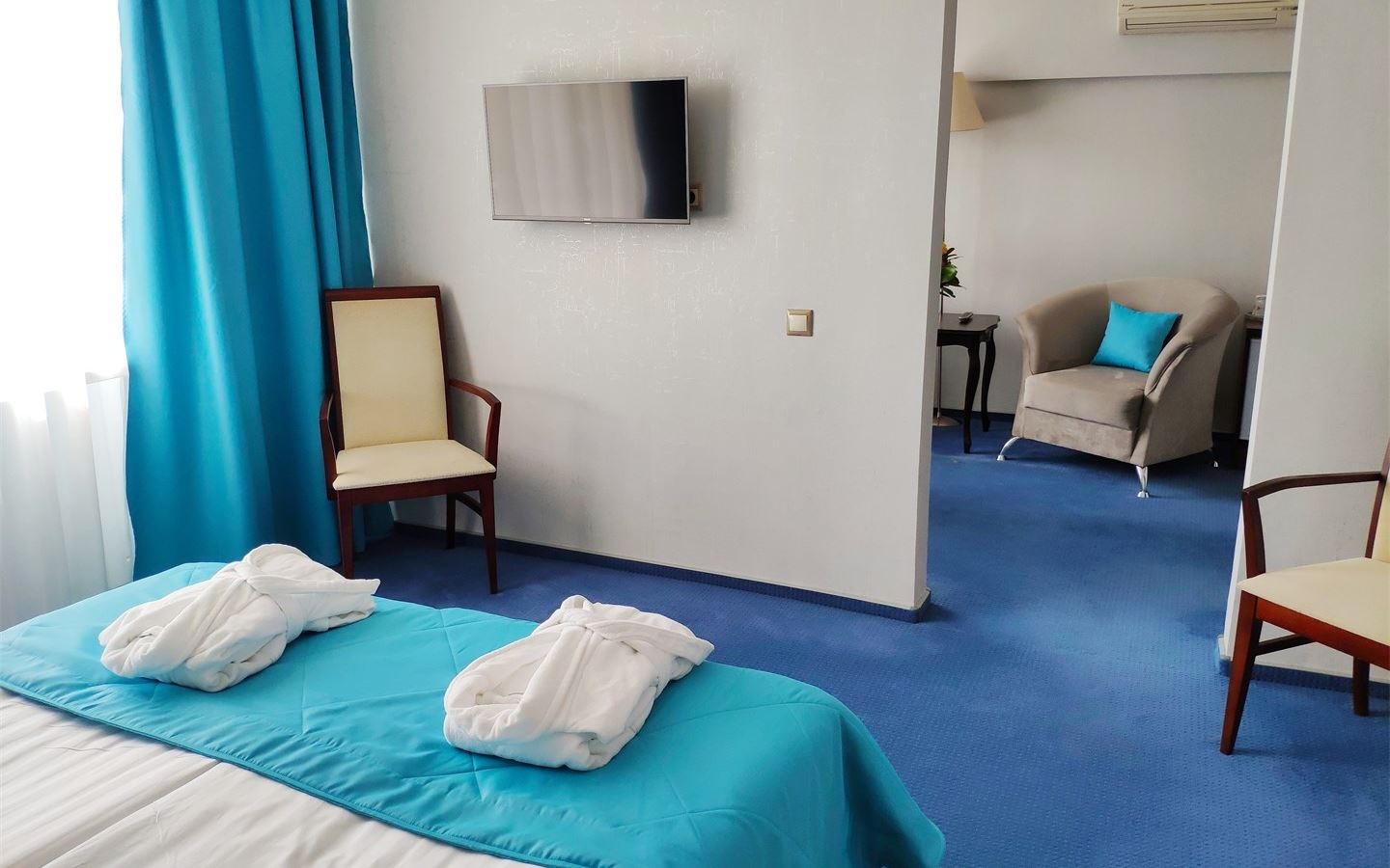 rooms-luxury-business