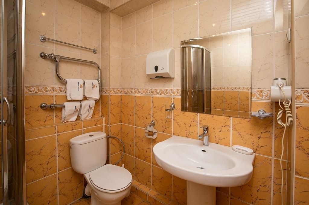 rooms-3-room-luxe-with-balcony