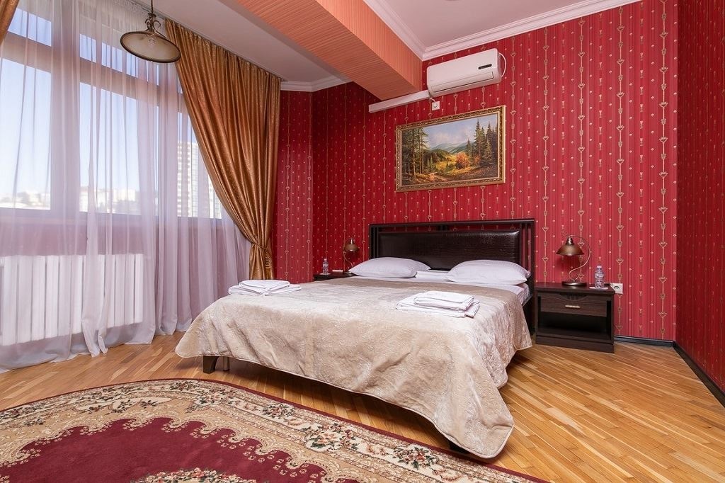 rooms-3-room-luxe-with-bilyard