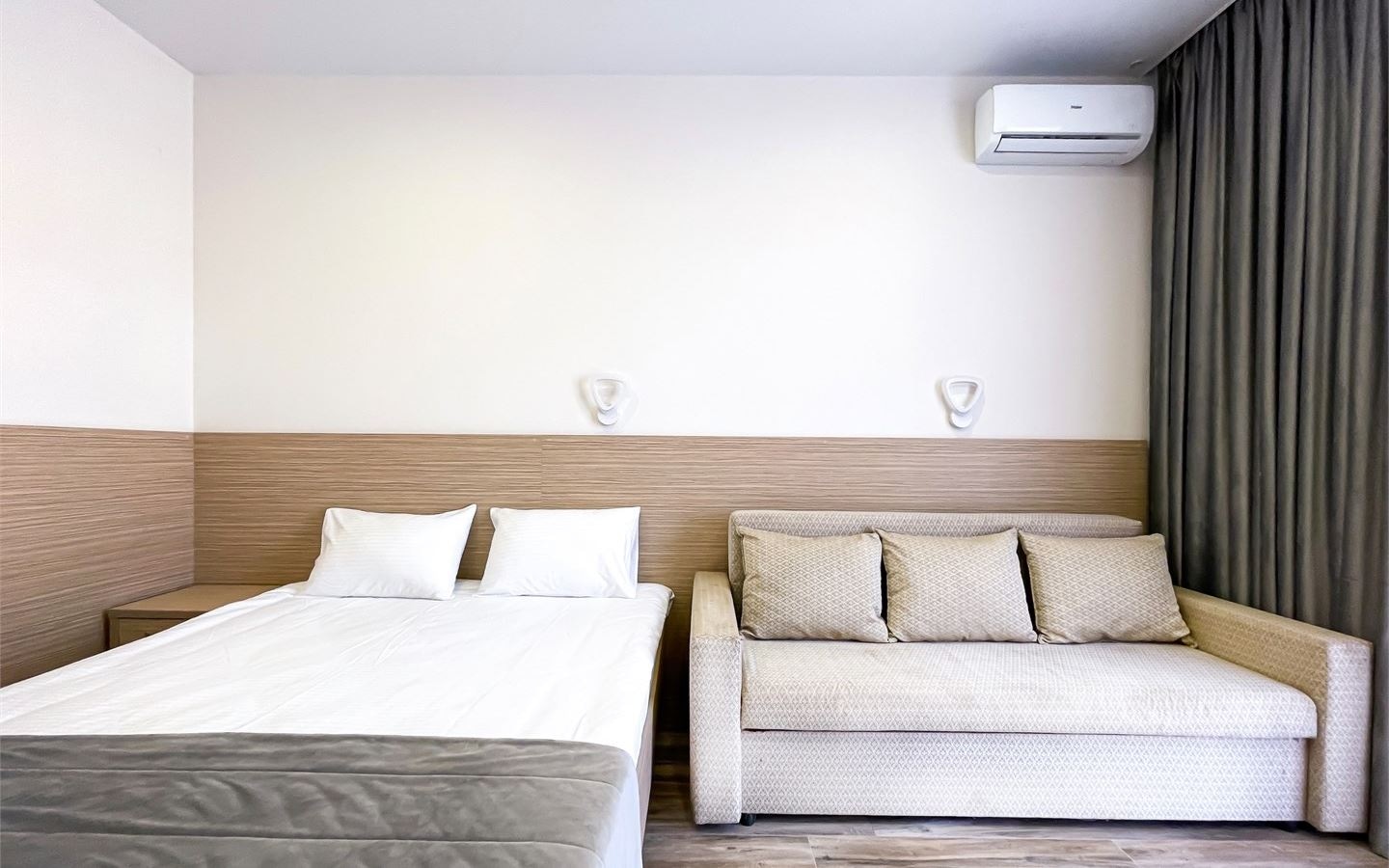 rooms-корпус-андорра-стандарт-с-раскладным-двуспальным-диваном