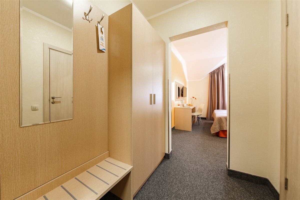 rooms-connection-room