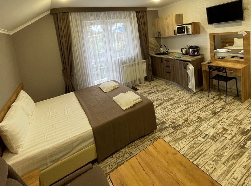 rooms-2-studio-s-balkonom