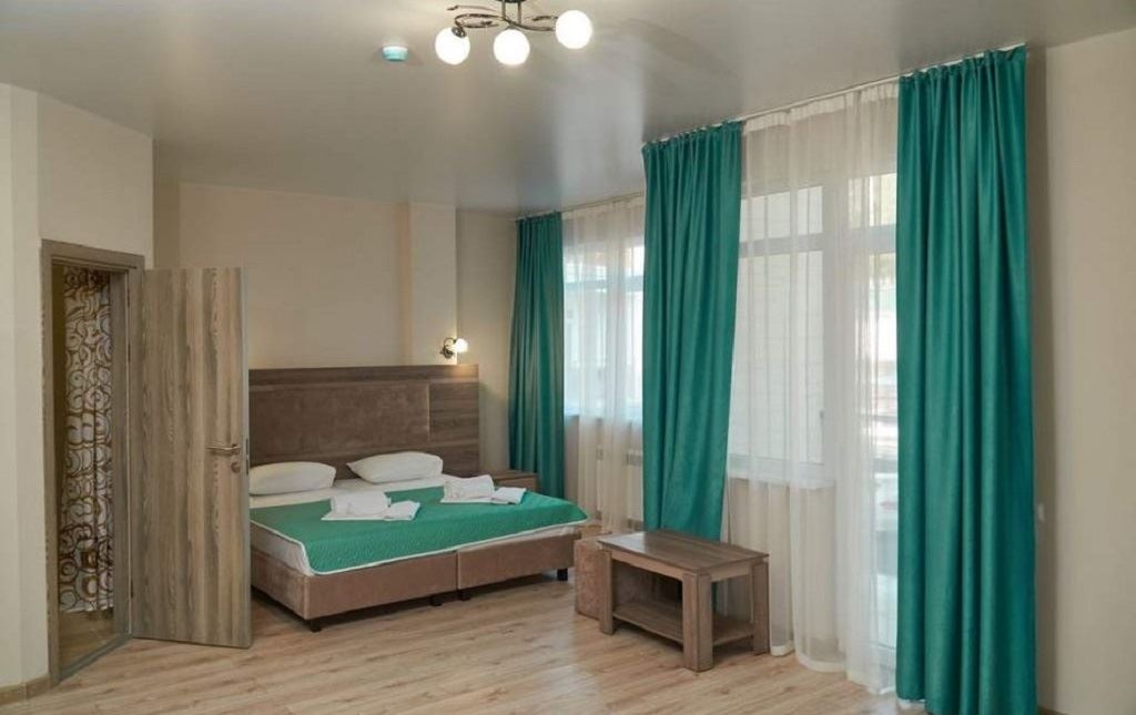 rooms-junior-suite-with-french-balcony