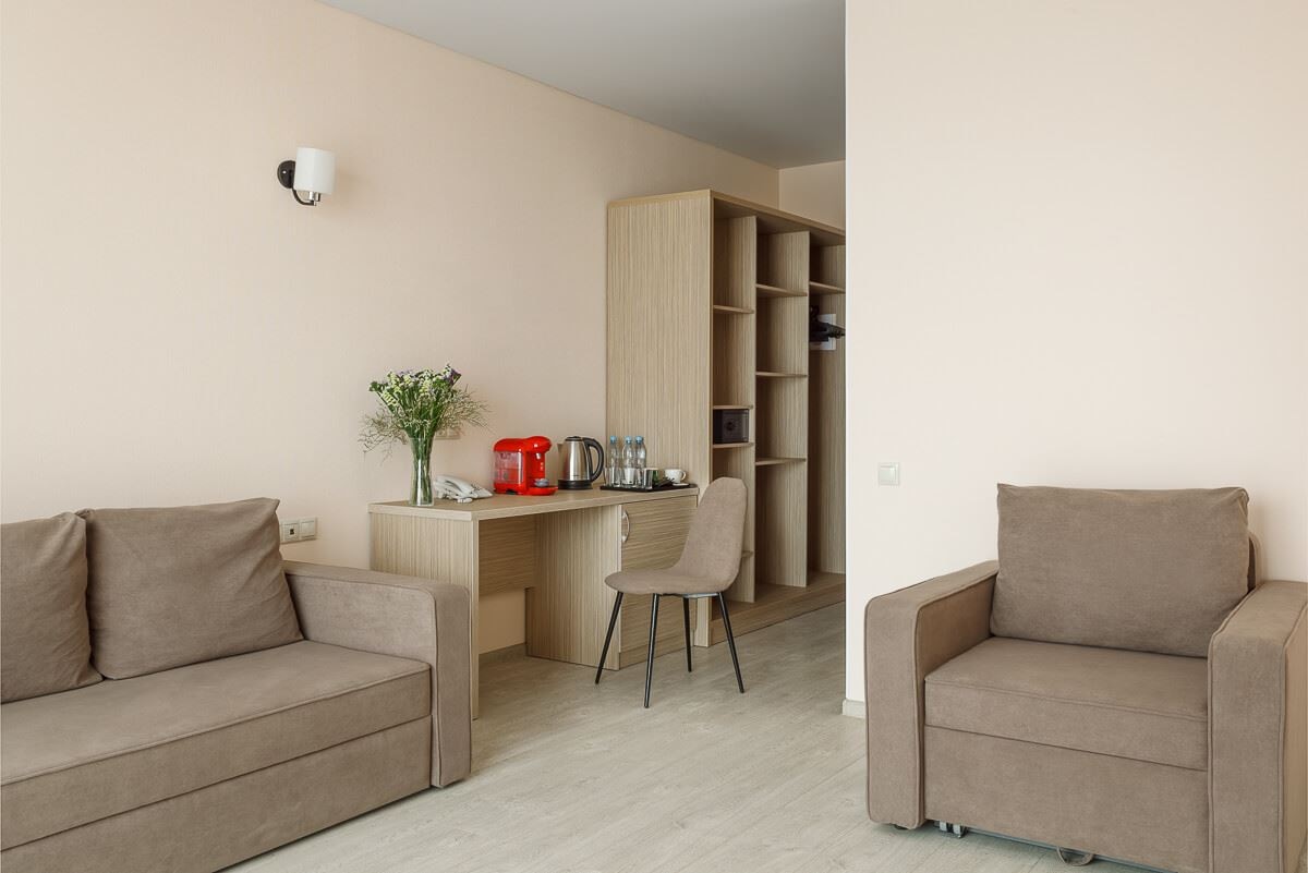 rooms-2room-suite-with-2-balconies