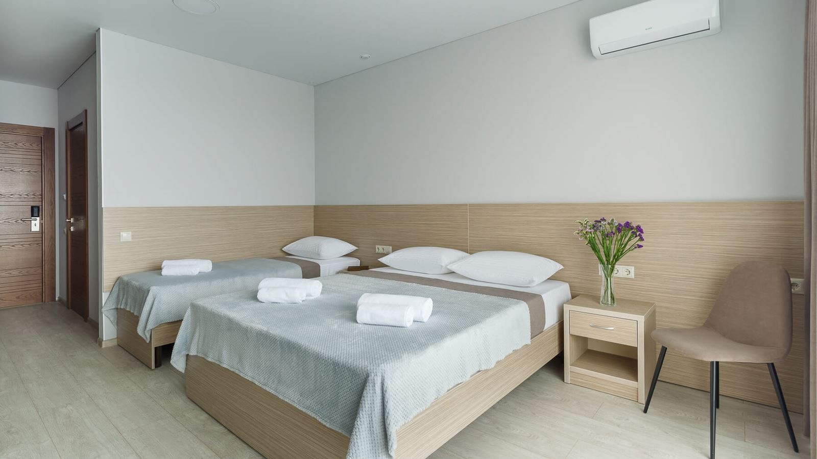 rooms-standard-with-balcony-side-sea-view