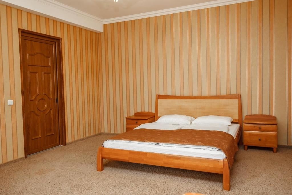 rooms-family-room-standard