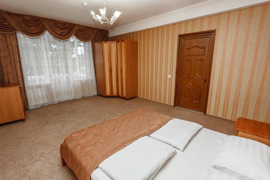 rooms-family-room-standard