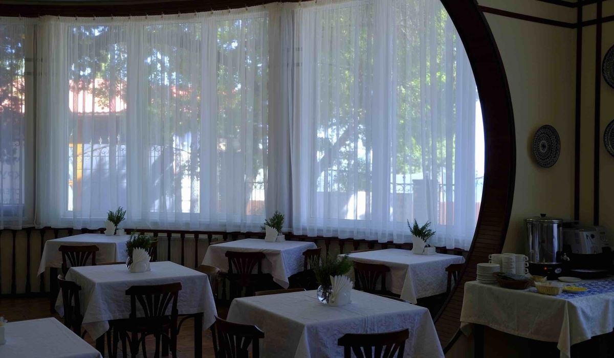 restaurants-restaurant