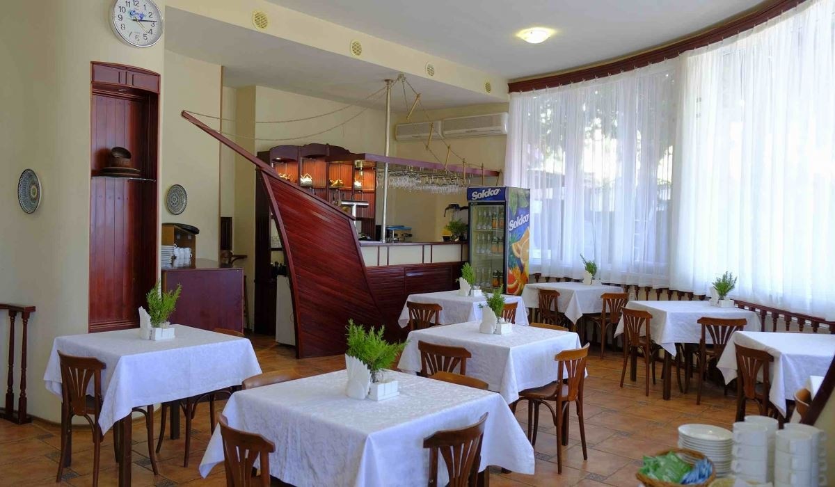 restaurants-restaurant