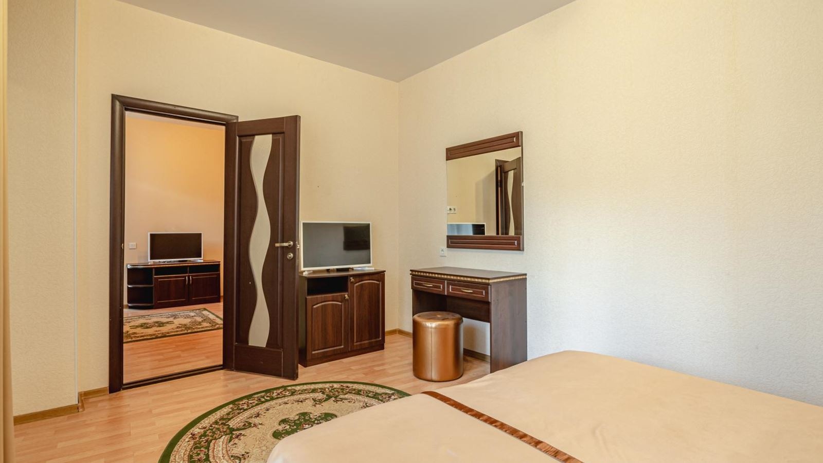 rooms-luxury-room