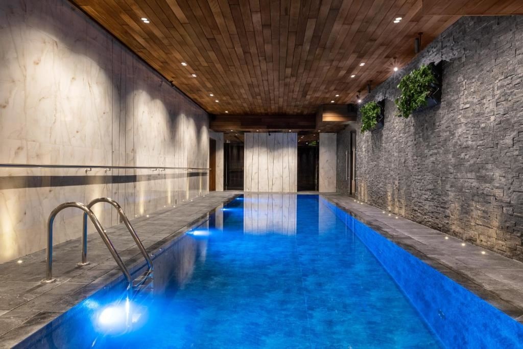 pools-indoor-pool