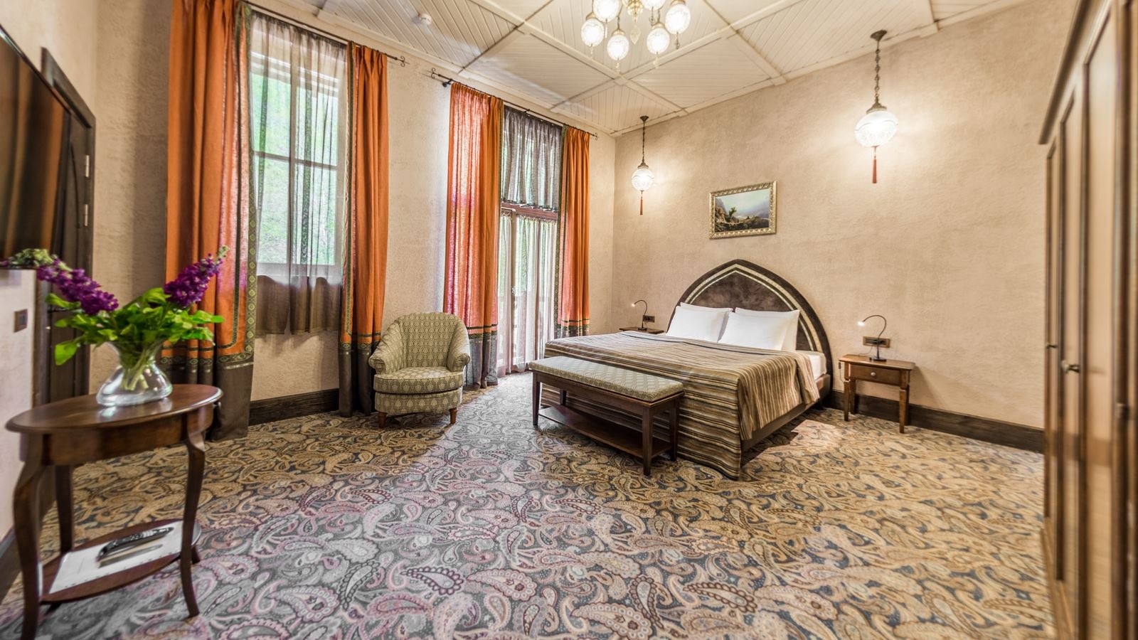 rooms-predstavitelskiy-lux