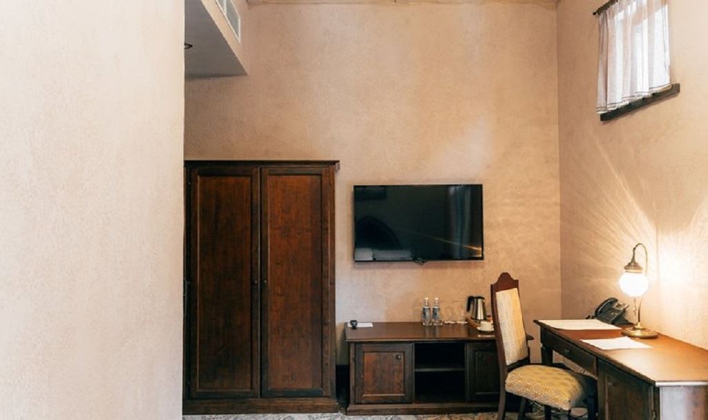 rooms-standart-with-balcony-and-river-wiew