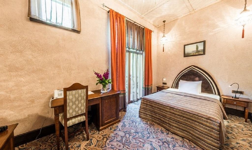 rooms-superior-with-balcony-and-river-wie