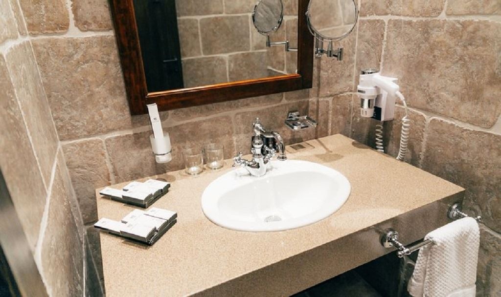 rooms-superior-with-balcony-and-river-wie