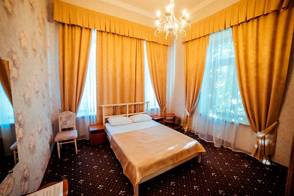 rooms-spalnya-hudozhnika