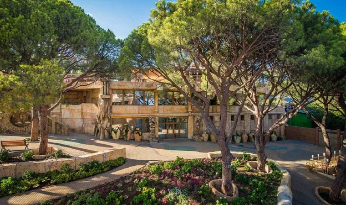 general-main-building