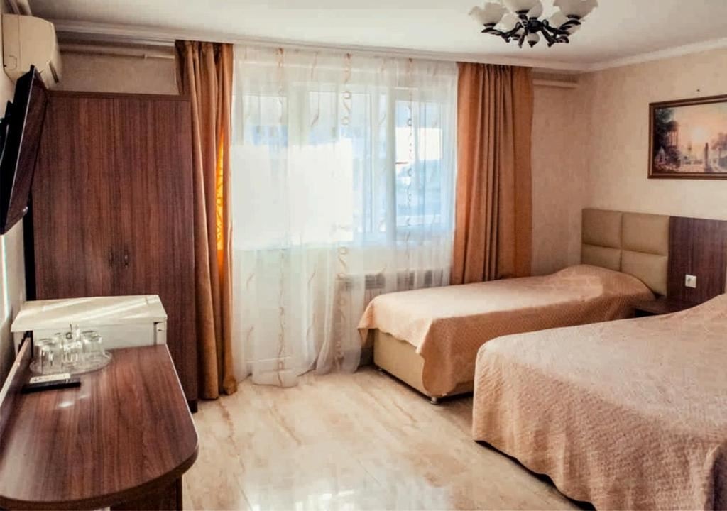 rooms-triple-standard-with-balcony