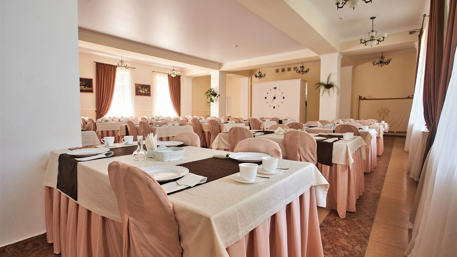 restaurants-obedennii-zal