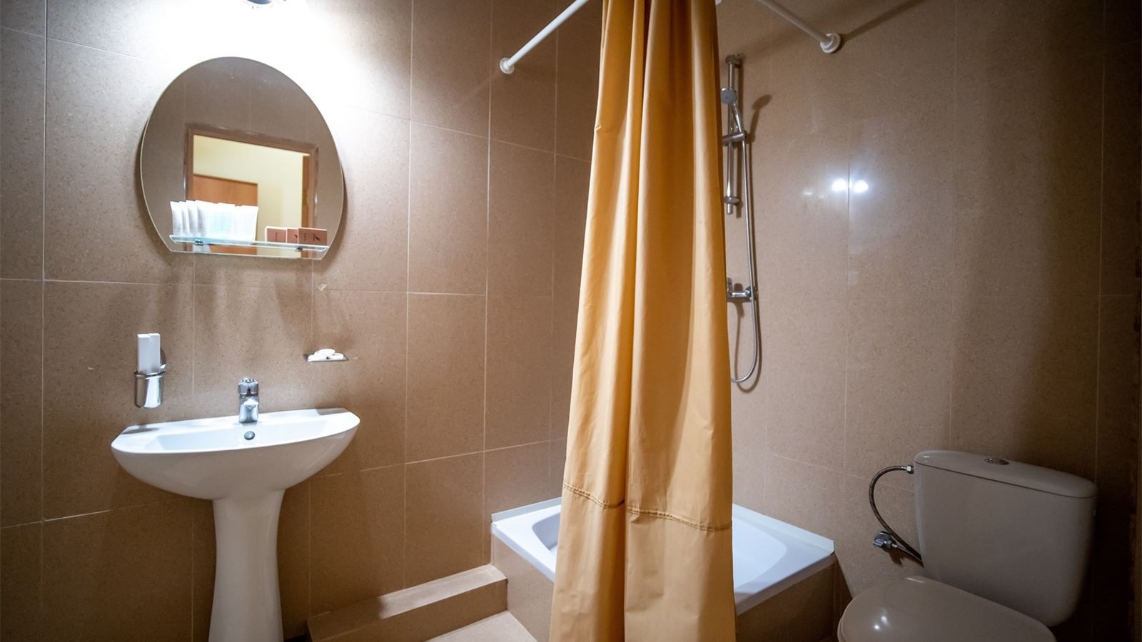 rooms-luxe-building-23