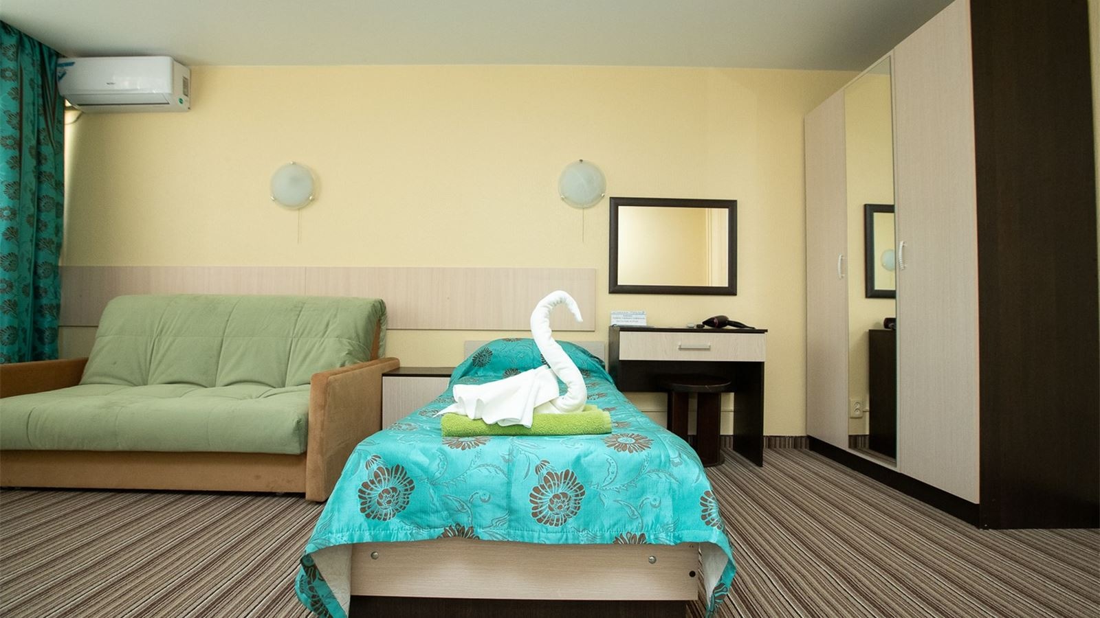 rooms-triple-superior-building-1