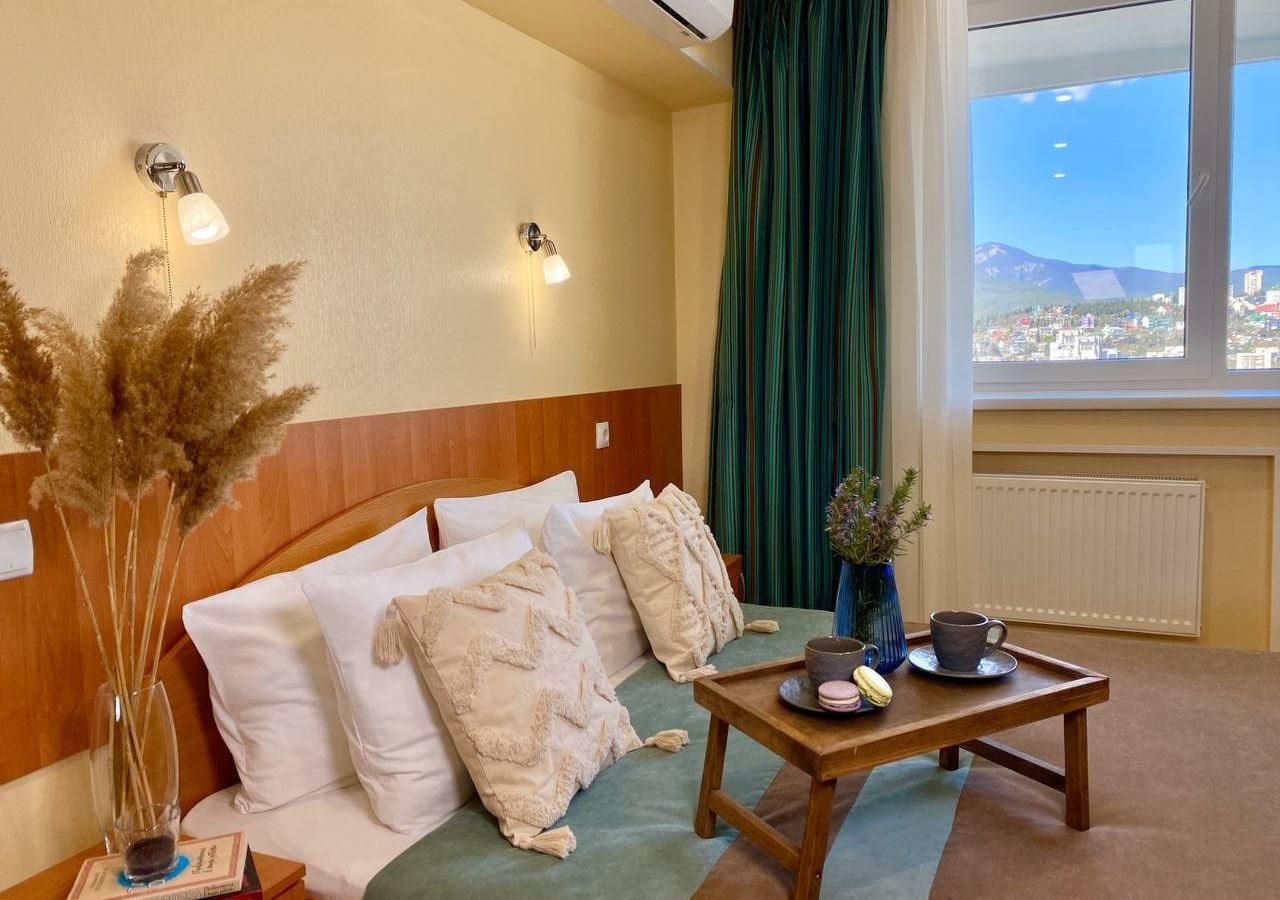 rooms-luxe-building-1