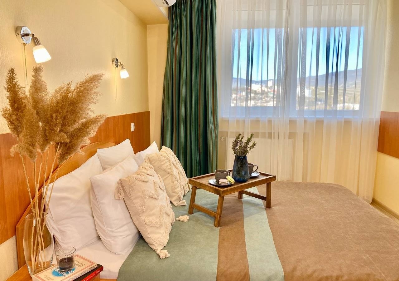 rooms-luxe-building-1