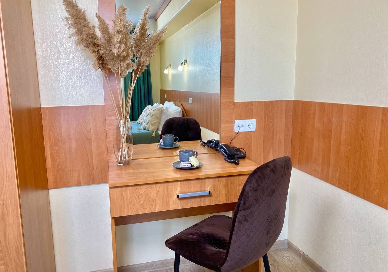 rooms-luxe-building-1