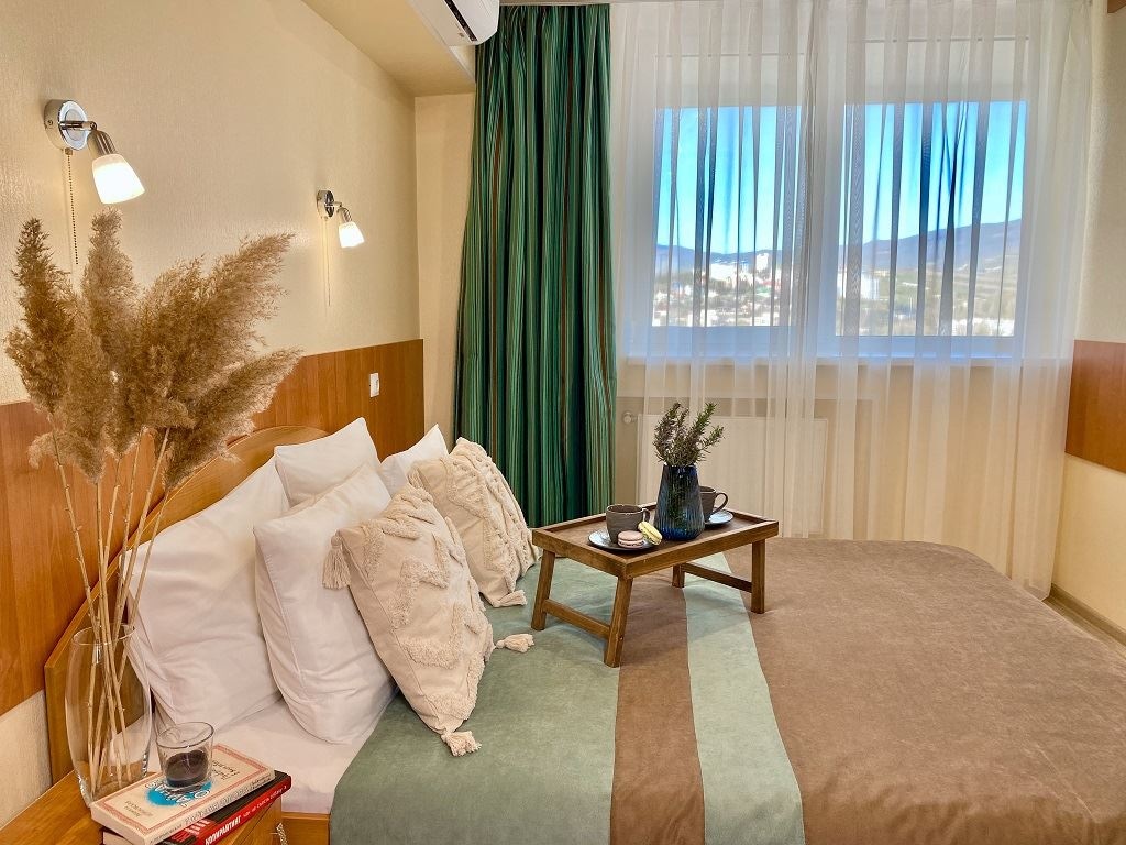 rooms-2х-комнатный-семейный-люкс-корпус-1-с-балконом