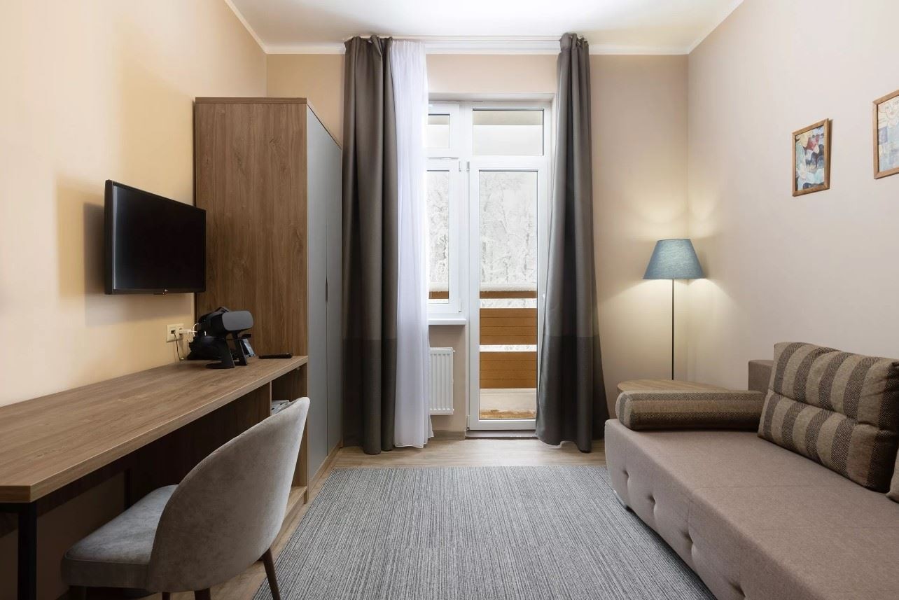 rooms-family-balcony