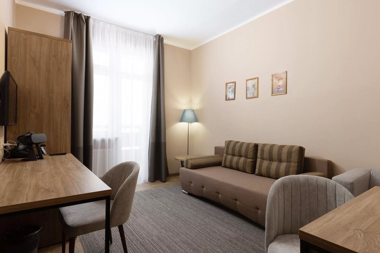 rooms-family-balcony