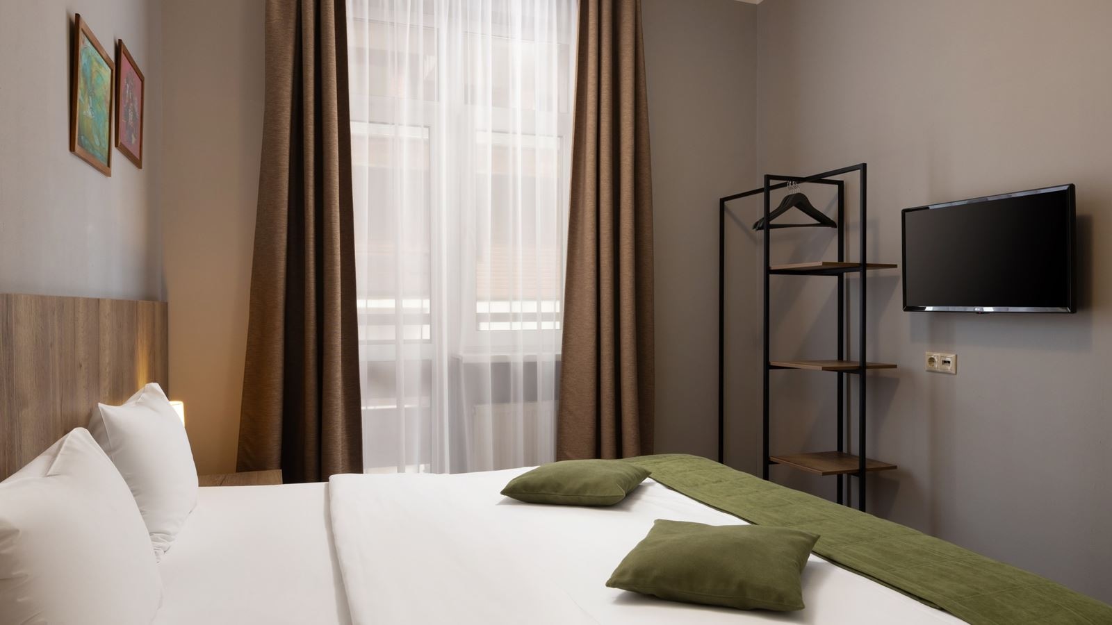 rooms-standart-3-rooms-balcony