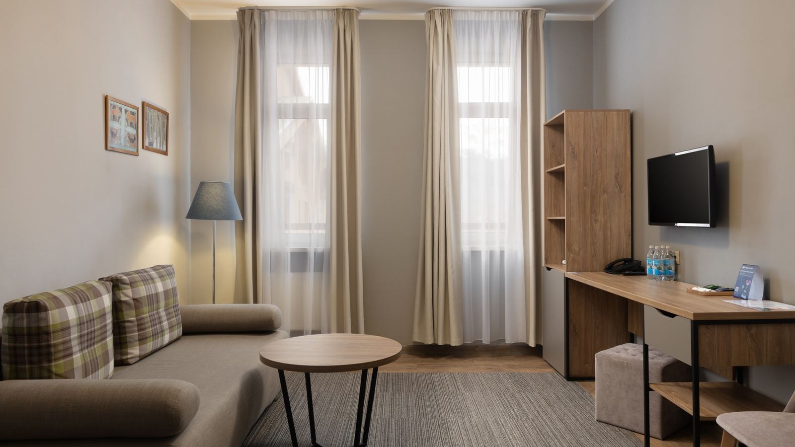 rooms-family-3-rooms-balcony