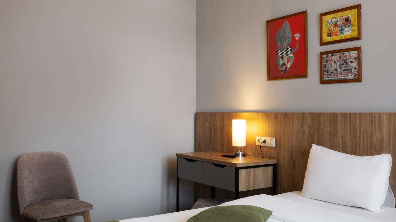 rooms-family-3-rooms-balcony