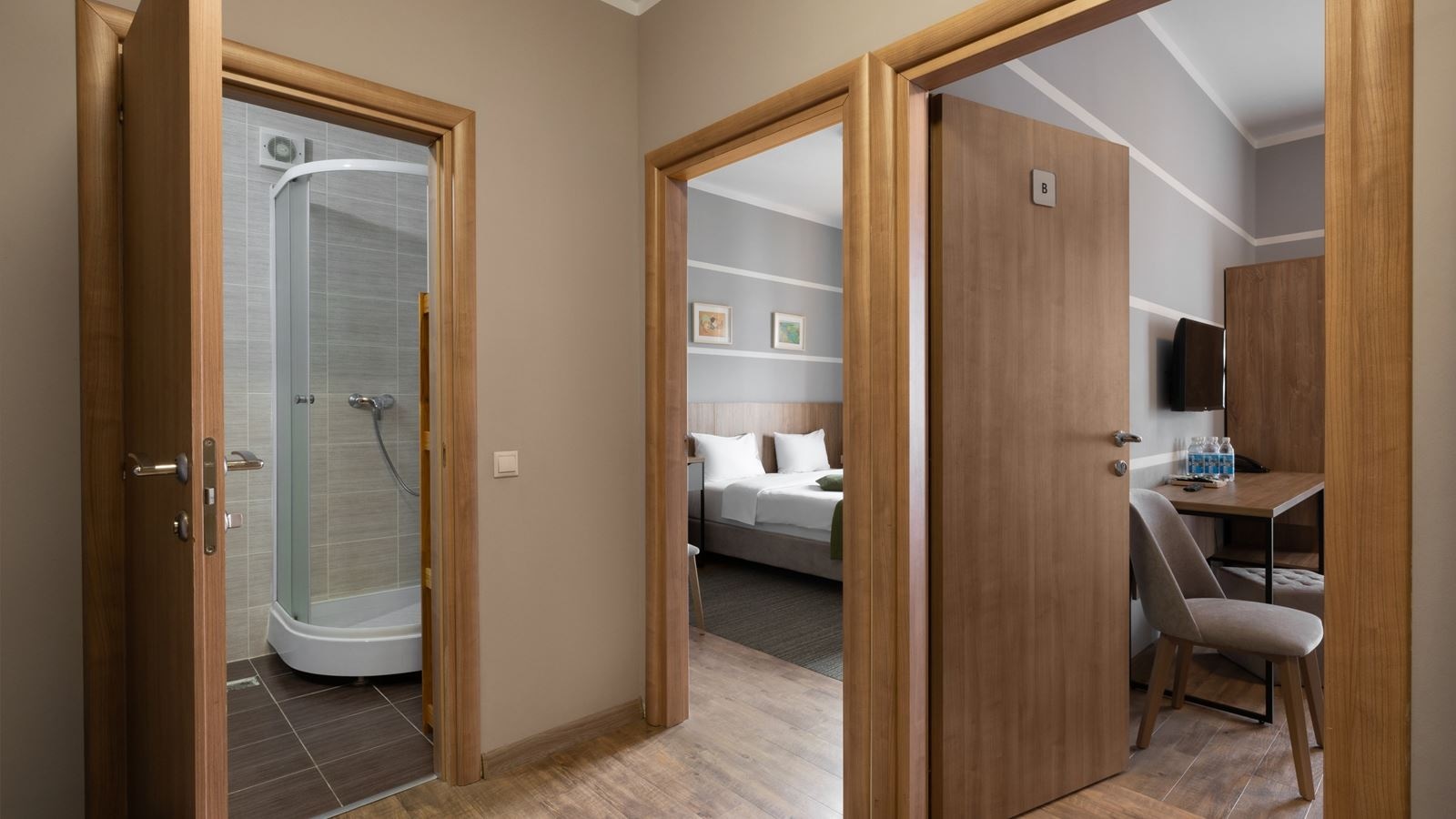 rooms-family-4-rooms-balcony-mountain-view