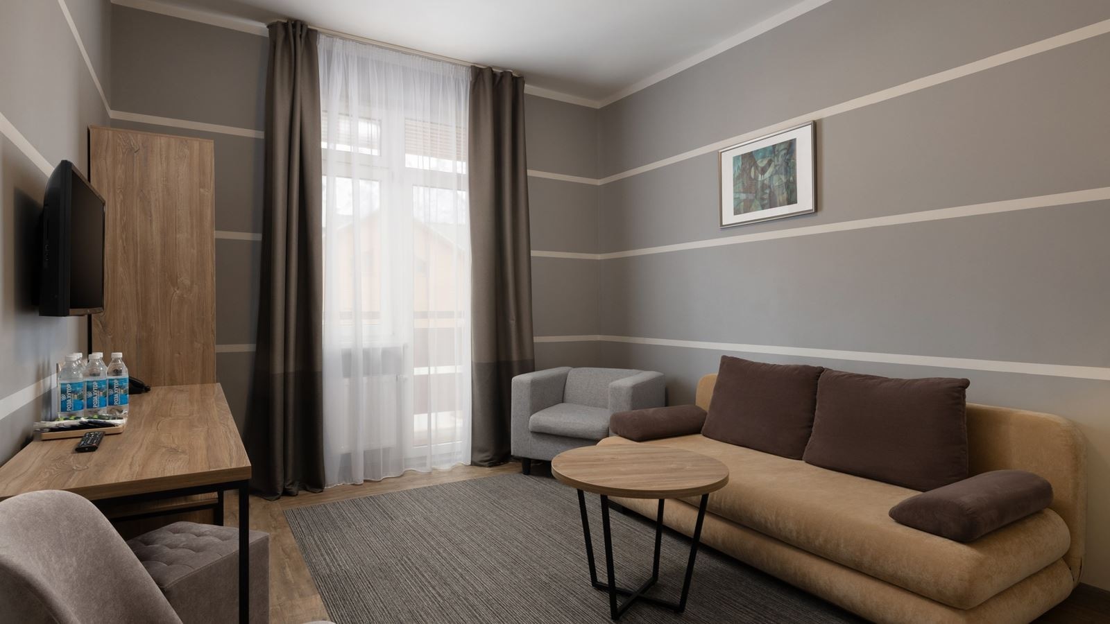 rooms-family-4-rooms-balcony-mountain-view