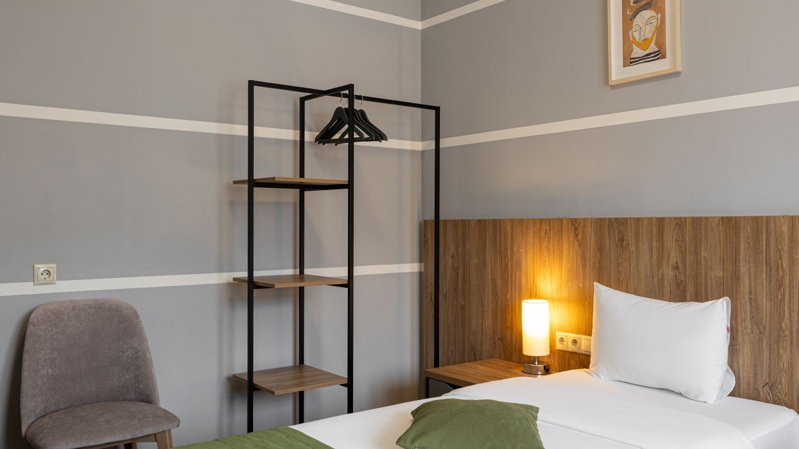 rooms-family-4-rooms-balcony-mountain-view