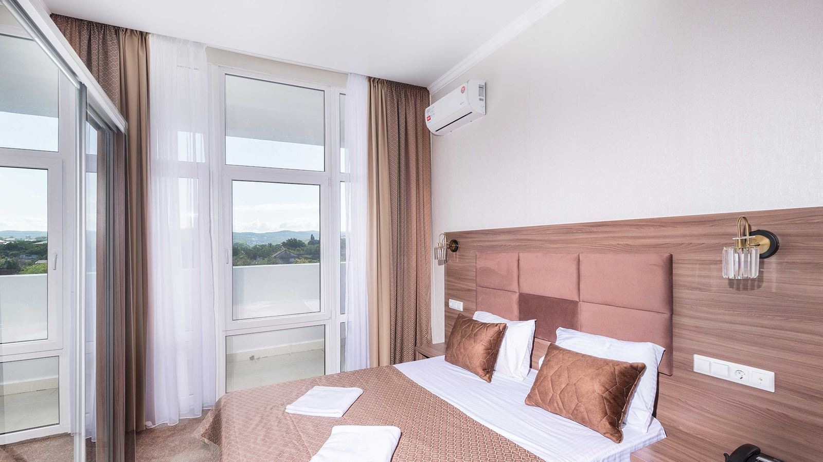 rooms-deluxe-with-balcony