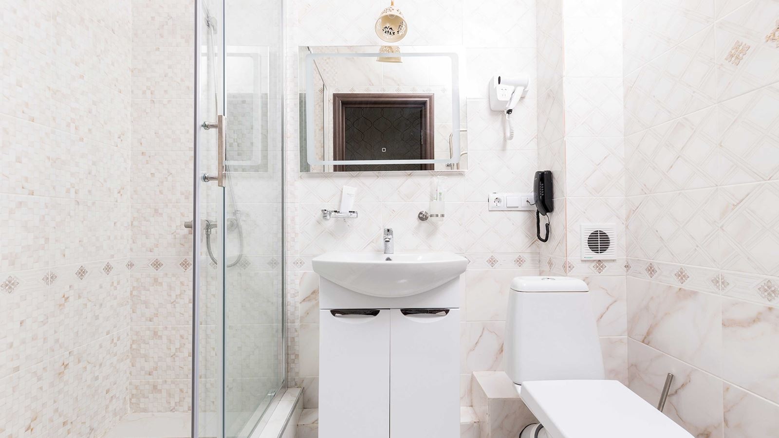 rooms-deluxe-with-balcony