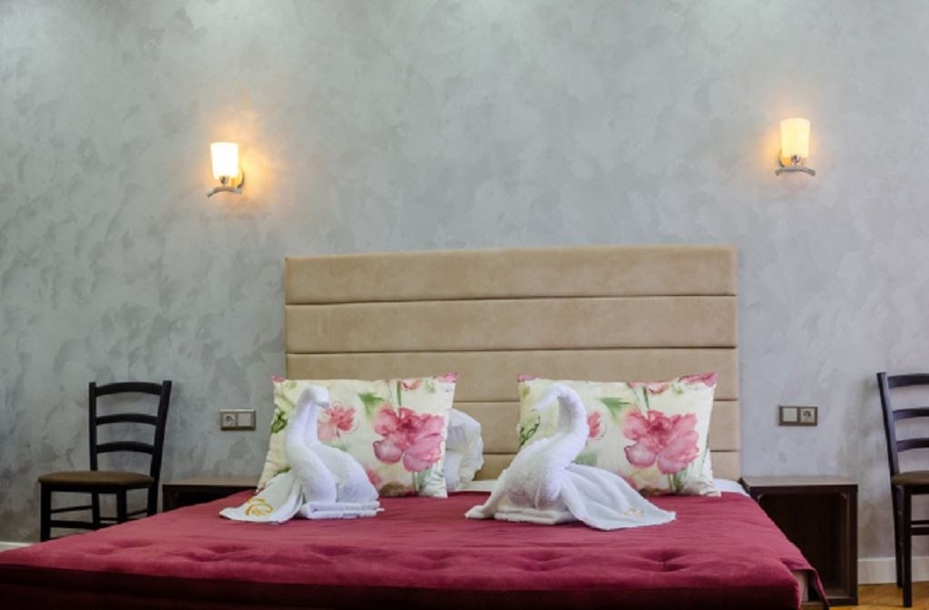 rooms-2bed-junior-suite-building-2