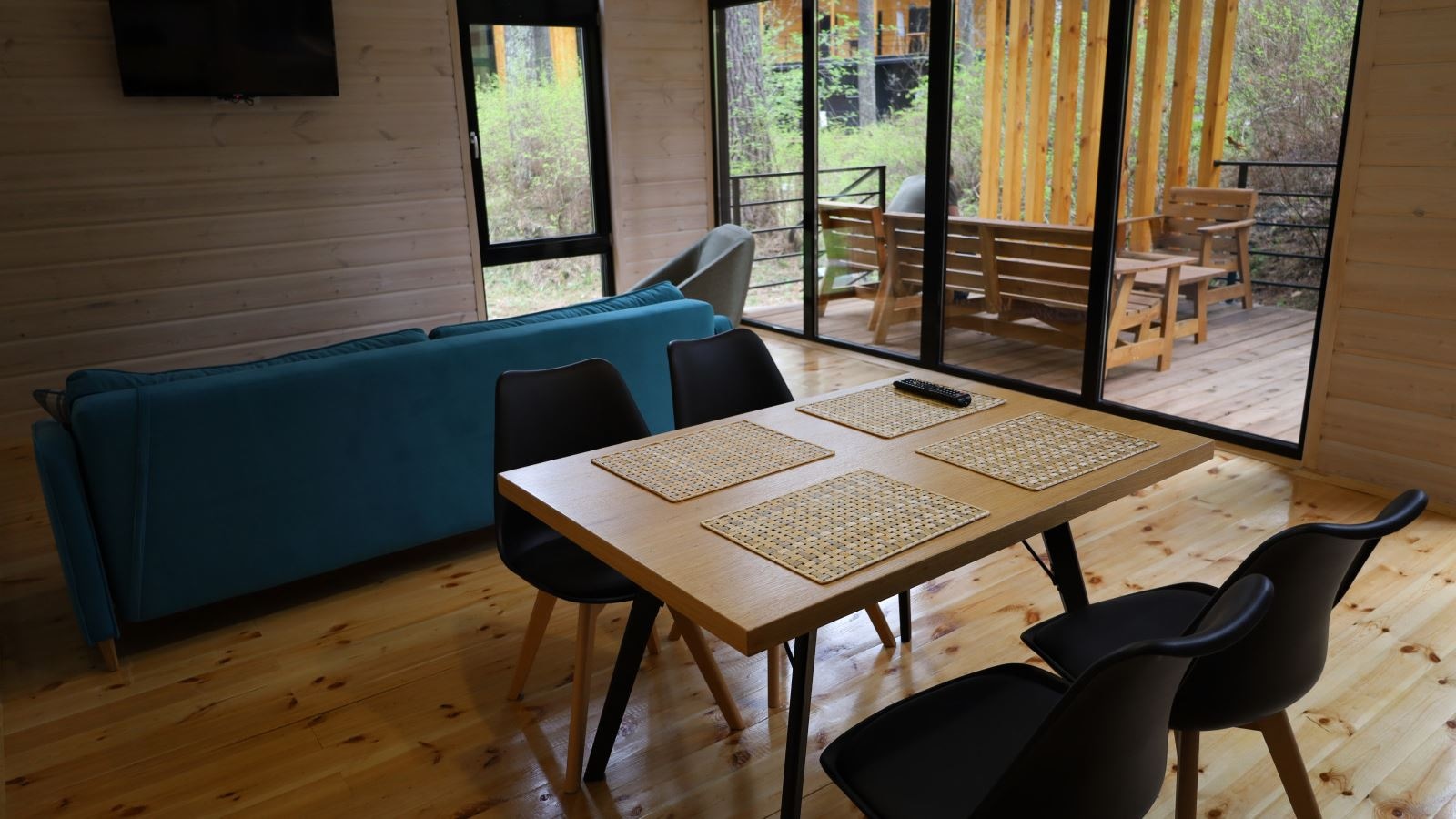 rooms-bungalow-with-terrace