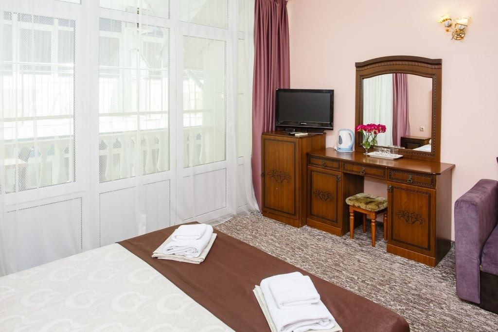 rooms-triple-balcony