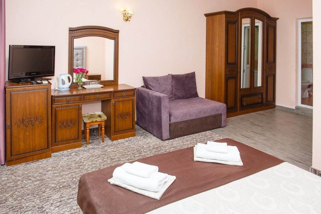 rooms-triple-balcony